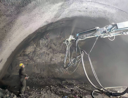 Construction Site of Changling Tunnel on Yichang-Xiangyang High-Speed Railway Construction Site of Changling Tunnel on Yichang-Xiangyang High-Speed Railway